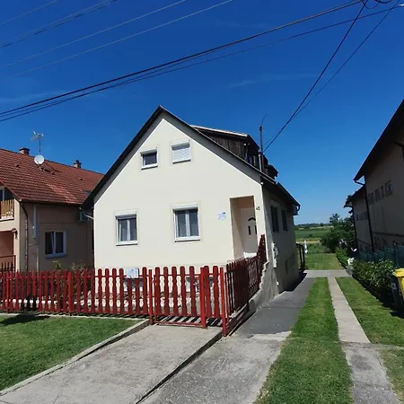 Berbe Апартаменты Балатонлелле